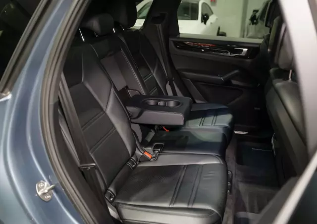 PORSCHE Cayenne S Platinum Edition