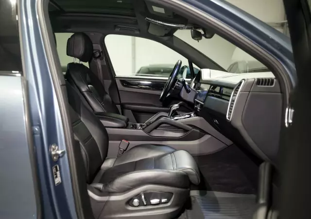 PORSCHE Cayenne S Platinum Edition