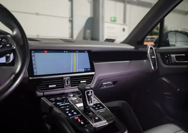 PORSCHE Cayenne S Platinum Edition