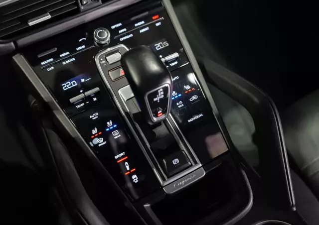 PORSCHE Cayenne S Platinum Edition