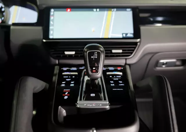 PORSCHE Cayenne S Platinum Edition