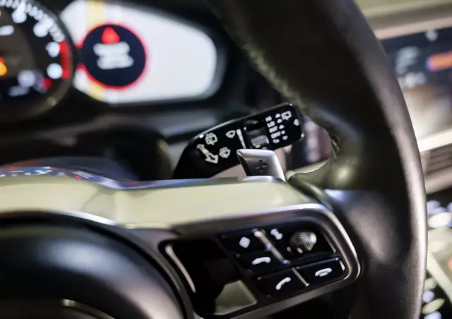 PORSCHE Cayenne S Platinum Edition