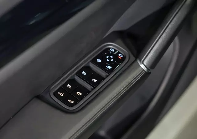 PORSCHE Cayenne S Platinum Edition