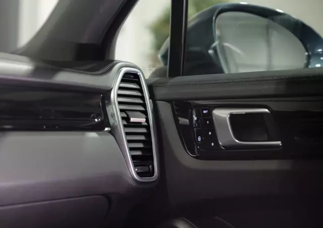 PORSCHE Cayenne S Platinum Edition