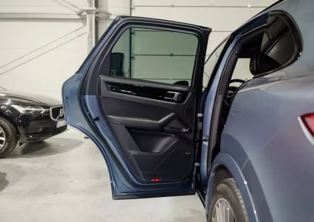 PORSCHE Cayenne S Platinum Edition