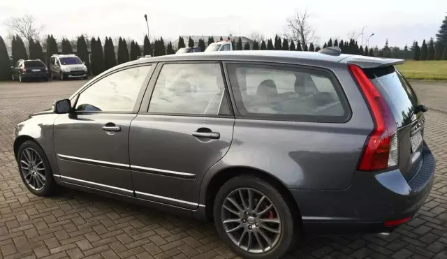 VOLVO V50 