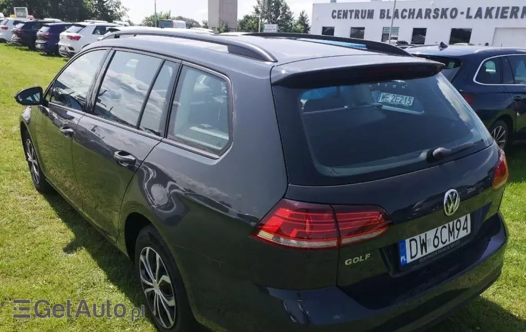 VOLKSWAGEN Golf 