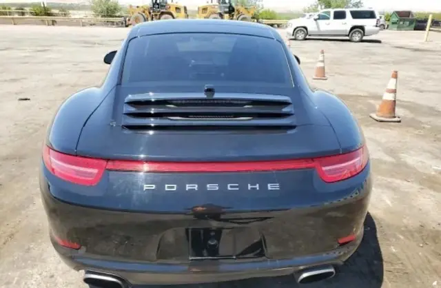 PORSCHE 911 Carrera 