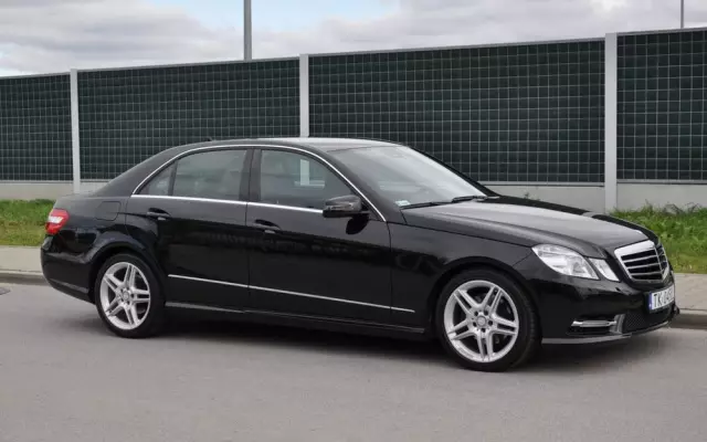 MERCEDES-BENZ Klasa E 250 CDI 4-Matic BlueEff Avantgarde