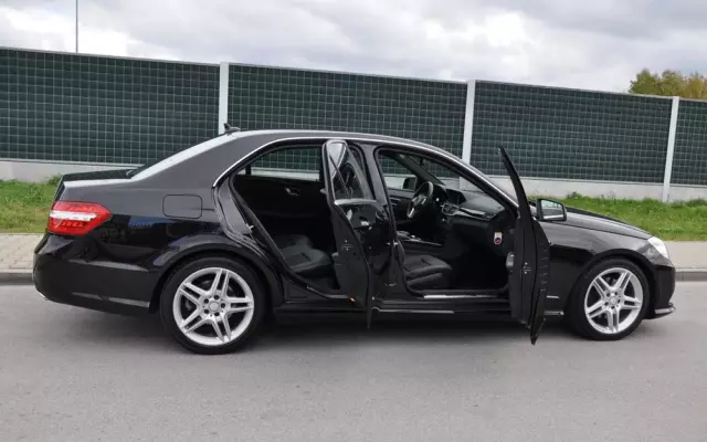 MERCEDES-BENZ Klasa E 250 CDI 4-Matic BlueEff Avantgarde