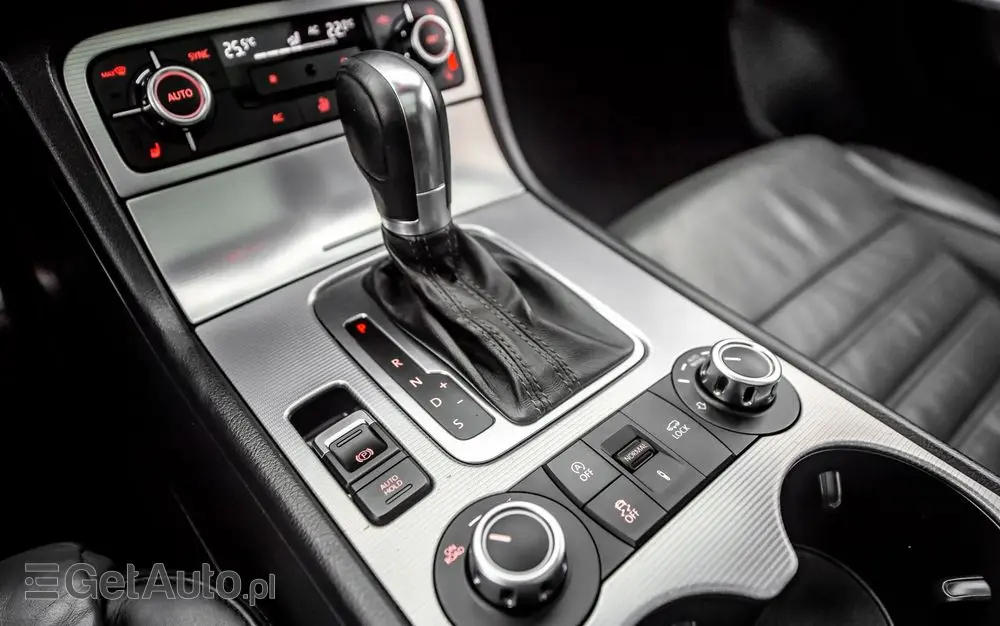 VOLKSWAGEN Touareg 3.0 V6 TDI BMT Perfectline R-Style