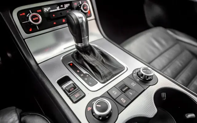 VOLKSWAGEN Touareg 3.0 V6 TDI BMT Perfectline R-Style