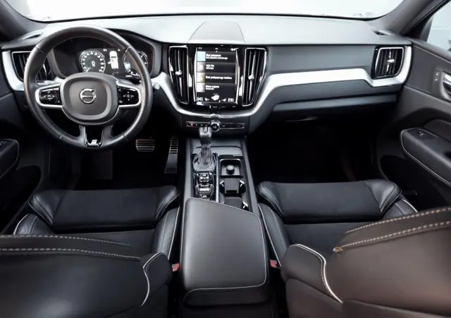 VOLVO XC 60 D4 SCR AWD R-Design