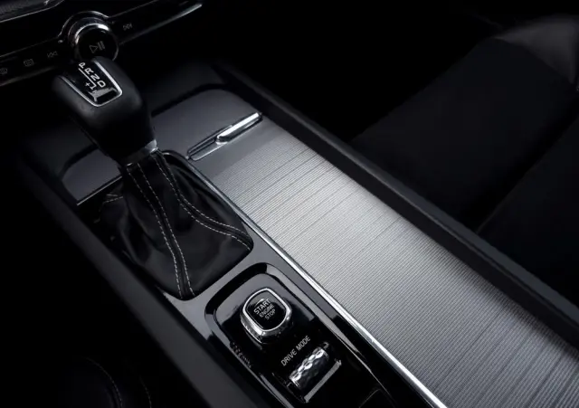 VOLVO XC 60 D4 SCR AWD R-Design