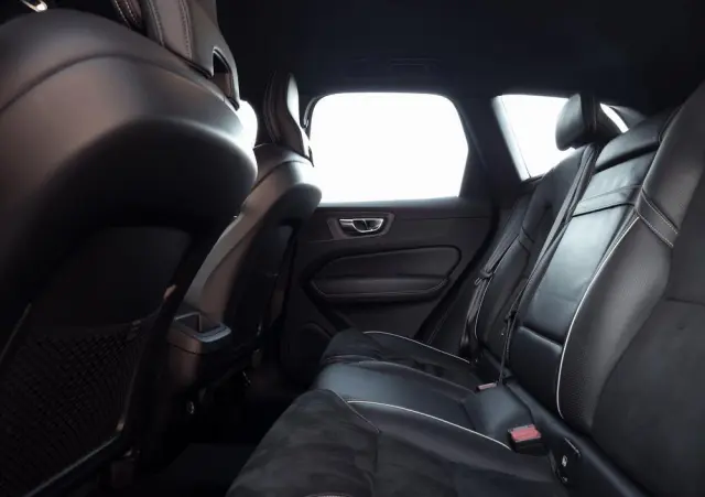 VOLVO XC 60 D4 SCR AWD R-Design