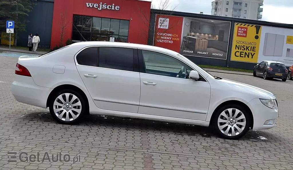 SKODA Superb 