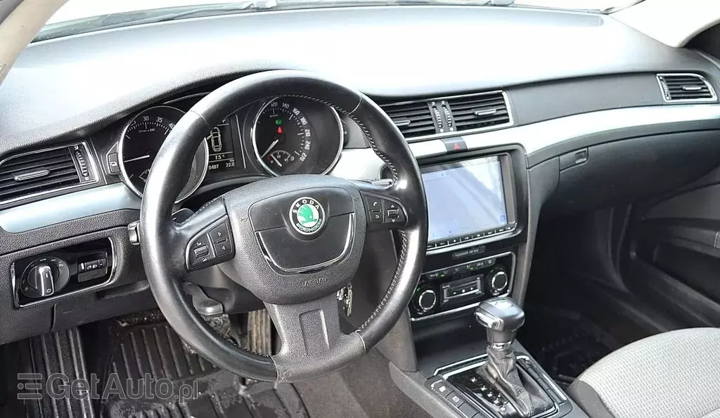 SKODA Superb 
