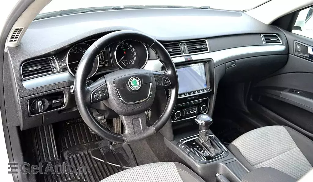 SKODA Superb 