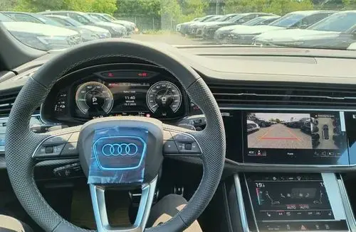 AUDI Q8 