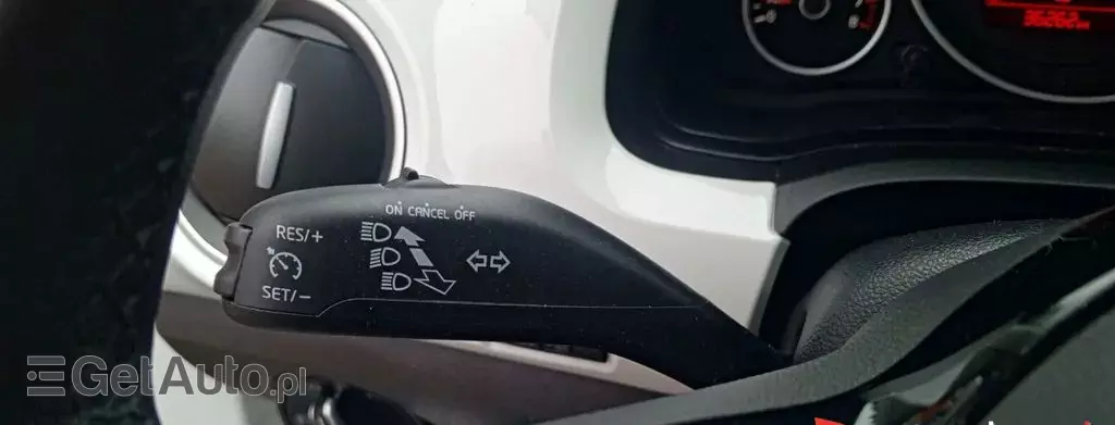 VOLKSWAGEN Up! 1.0 (75 KM)