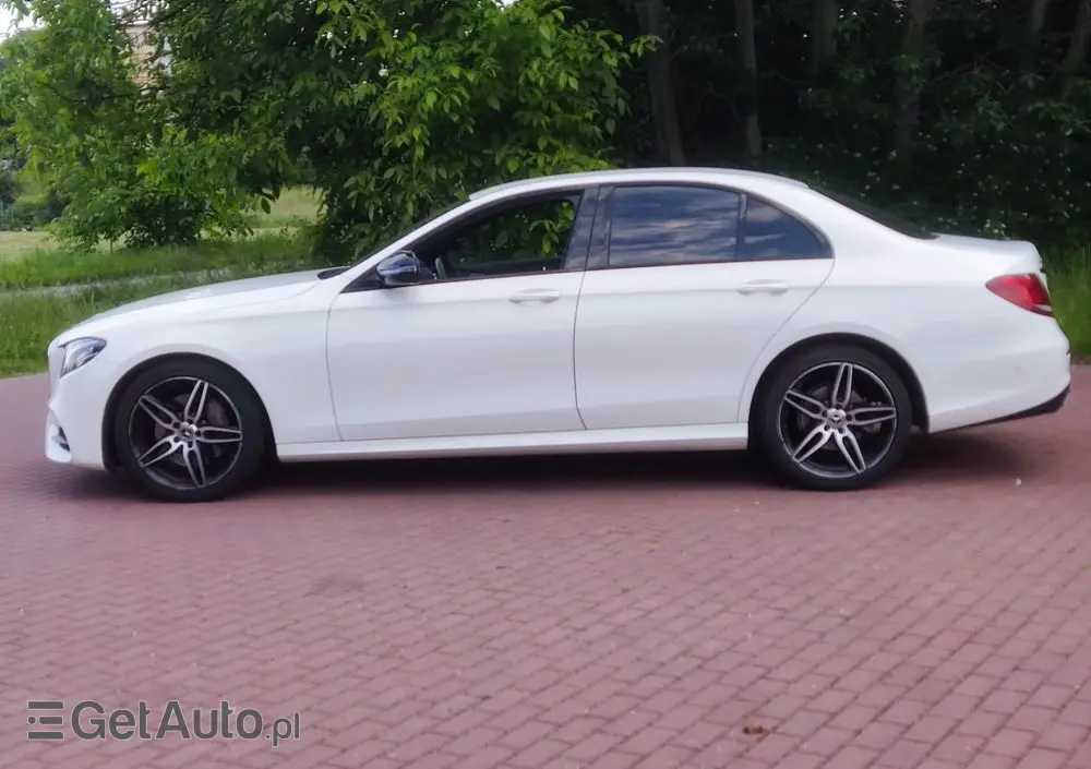 MERCEDES-BENZ Klasa E 220 d 4-Matic 9G-TRONIC