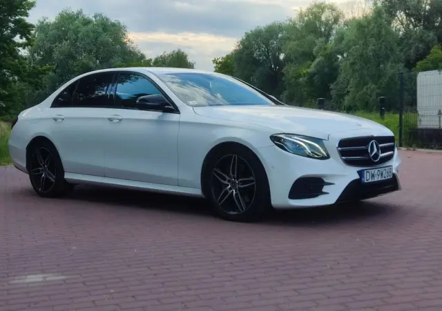 MERCEDES-BENZ Klasa E 220 d 4-Matic 9G-TRONIC