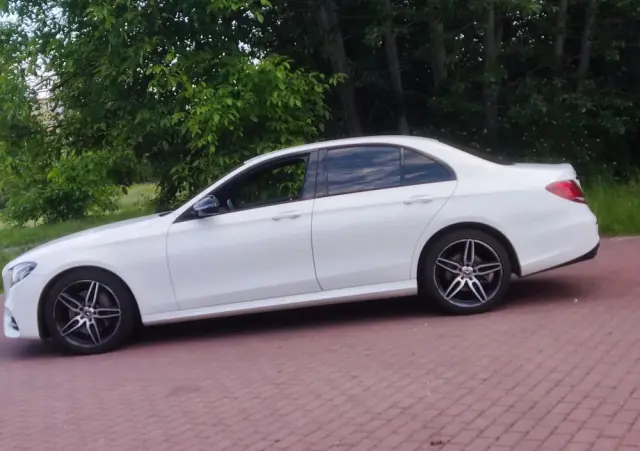MERCEDES-BENZ Klasa E 220 d 4-Matic 9G-TRONIC