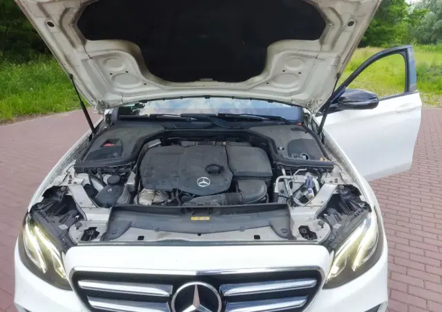 MERCEDES-BENZ Klasa E 220 d 4-Matic 9G-TRONIC