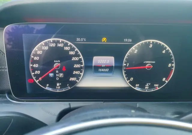 MERCEDES-BENZ Klasa E 220 d 4-Matic 9G-TRONIC