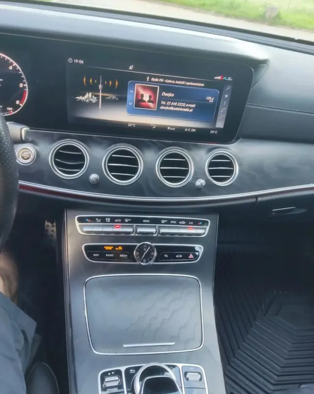MERCEDES-BENZ Klasa E 220 d 4-Matic 9G-TRONIC