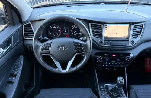 HYUNDAI Tucson 