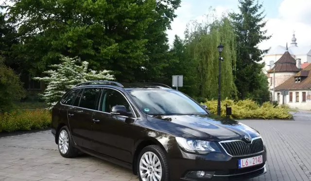 SKODA Superb 