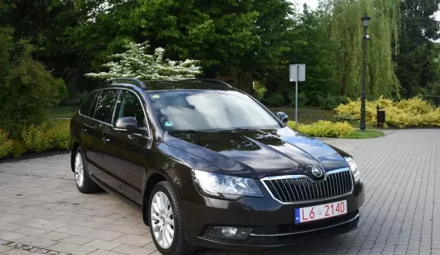 SKODA Superb 