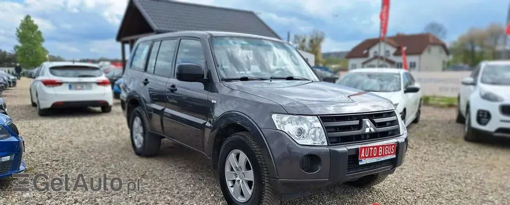 MITSUBISHI Pajero 
