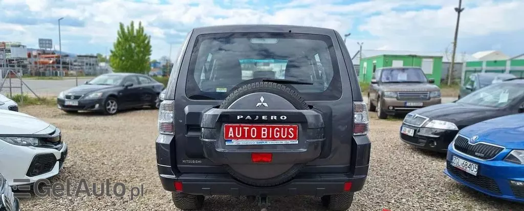 MITSUBISHI Pajero 