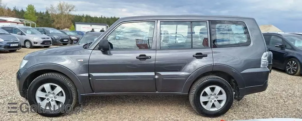 MITSUBISHI Pajero 