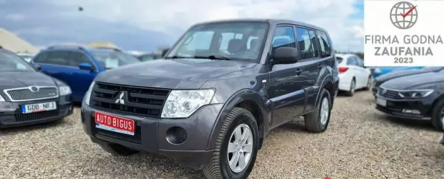 MITSUBISHI Pajero 