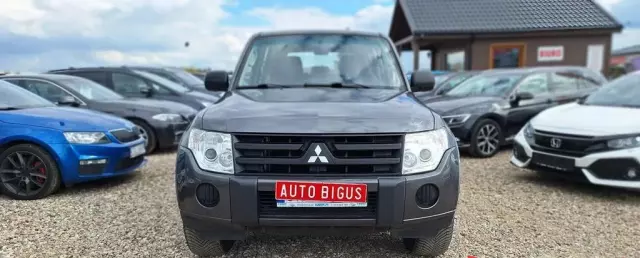 MITSUBISHI Pajero 