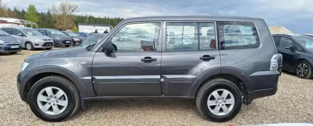 MITSUBISHI Pajero 