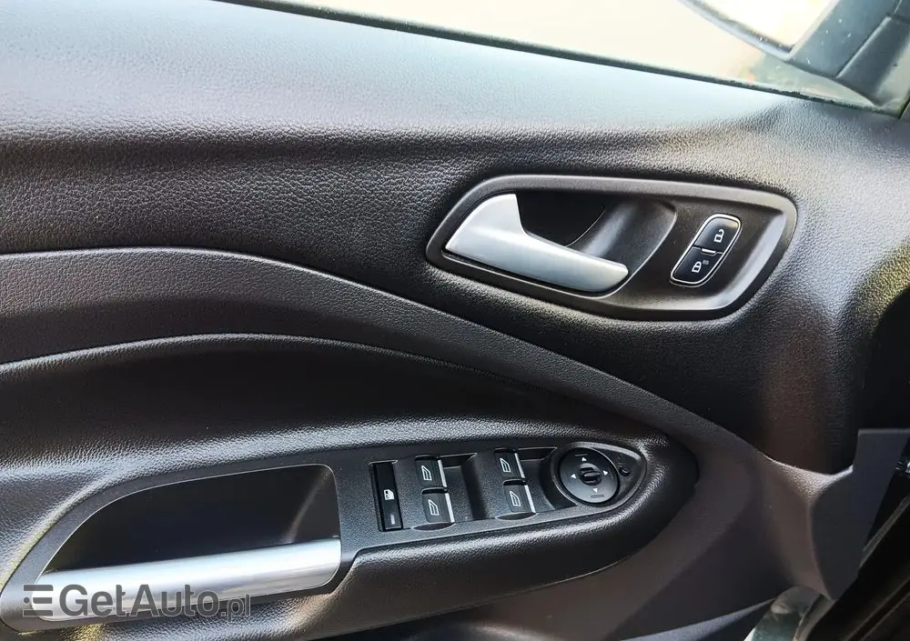 FORD Kuga 1.5 EcoBoost 2x4 Titanium