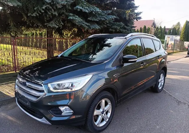 FORD Kuga 1.5 EcoBoost 2x4 Titanium