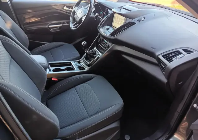 FORD Kuga 1.5 EcoBoost 2x4 Titanium