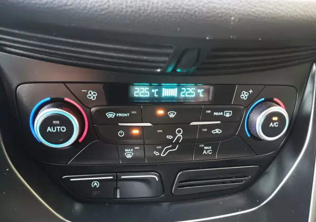 FORD Kuga 1.5 EcoBoost 2x4 Titanium