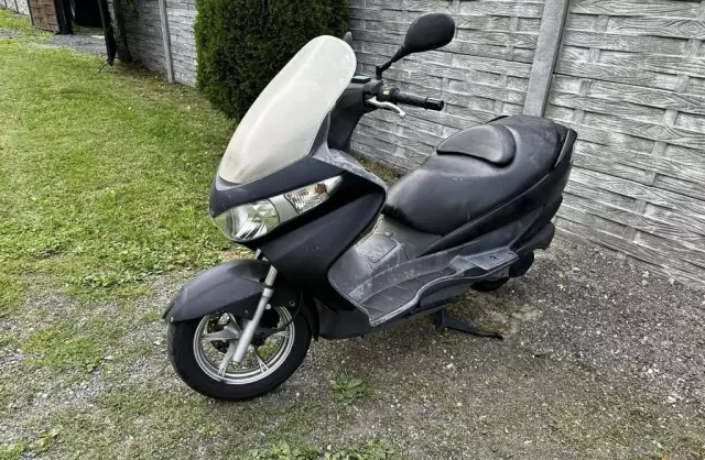 SUZUKI Burgman 