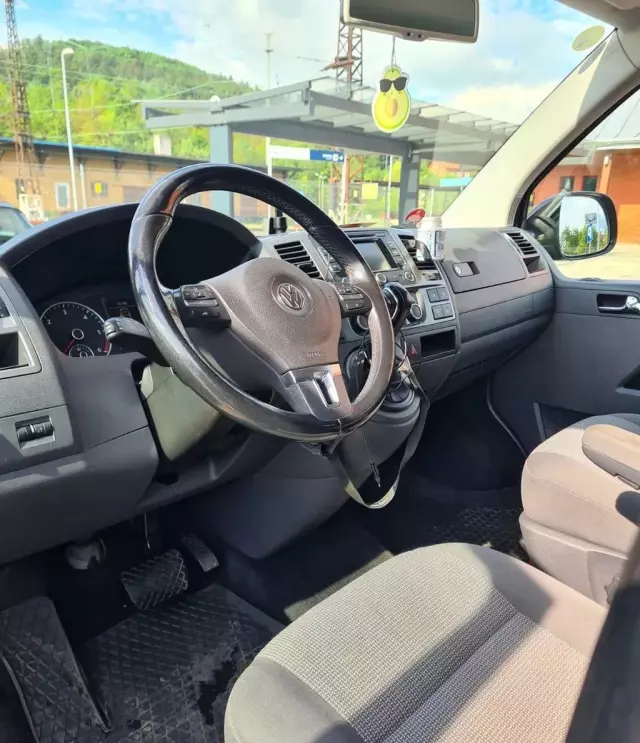 VOLKSWAGEN Caravelle 