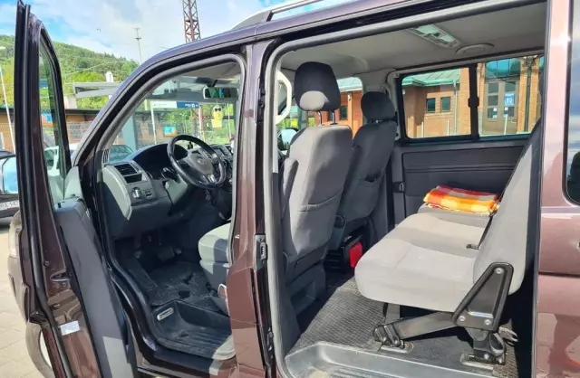 VOLKSWAGEN Caravelle 