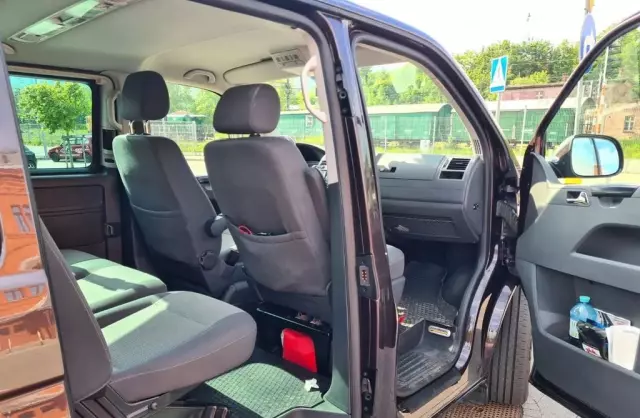 VOLKSWAGEN Caravelle 