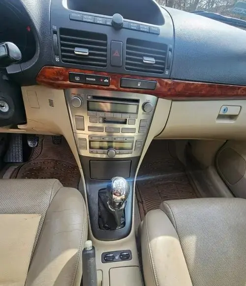 TOYOTA Avensis 