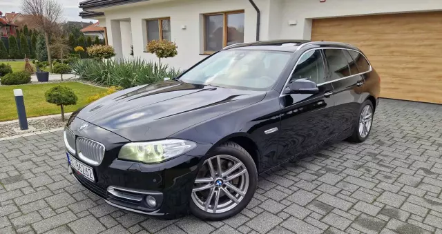 BMW Seria 5 525d xDrive Touring Sport-Aut Luxury Line