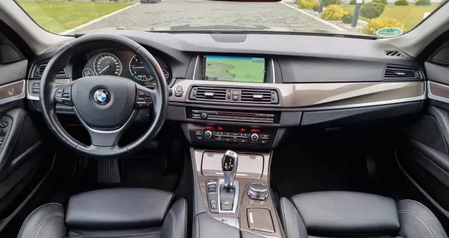 BMW Seria 5 525d xDrive Touring Sport-Aut Luxury Line